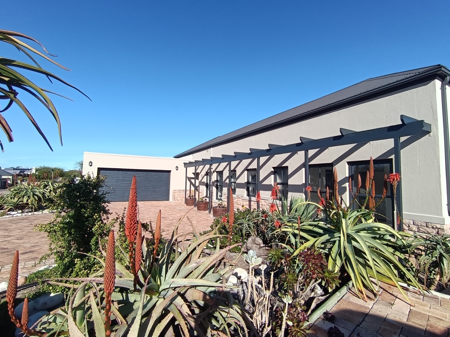 To Let 4 Bedroom Property for Rent in Atlantic Beach Golf Estate Western Cape